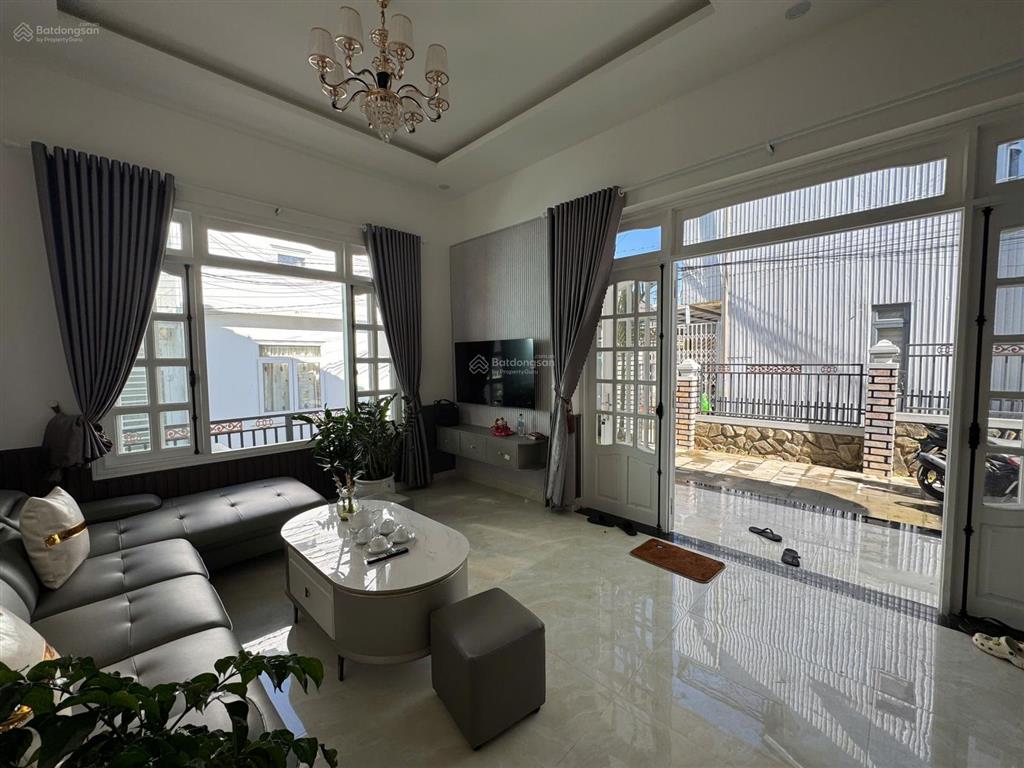 Biệt thự 3 mặt tiền hẻm thông thoáng. cách hồ xuân hương 5km. giá 10,5 tỷ