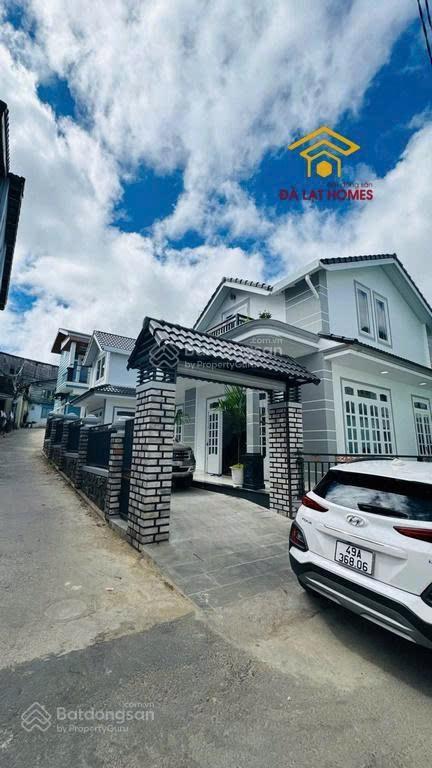 Biệt thự 3 mặt tiền hẻm thông thoáng. cách hồ xuân hương 5km. giá 10,5 tỷ