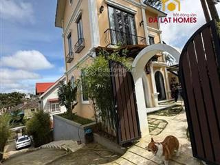 Bán căn villa có chill có view có diện tích lớn. cách hồ xuân hương đà lạt 2,4km. giá 16 tỷ