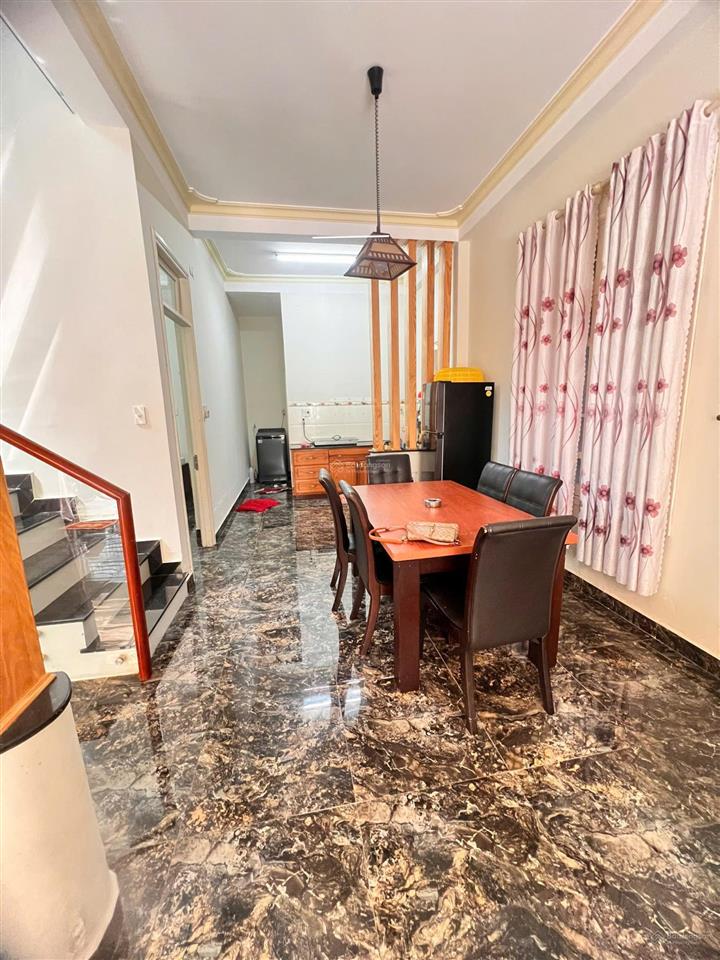 Bán căn nhà tại trần quý cáp 110m2, đường nhựa ô tô tận nhà, giá 6 tỷ 990tr