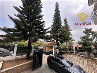 Biệt thự sân vườn với khuôn viên rộng, ngay trong trung tâm tp