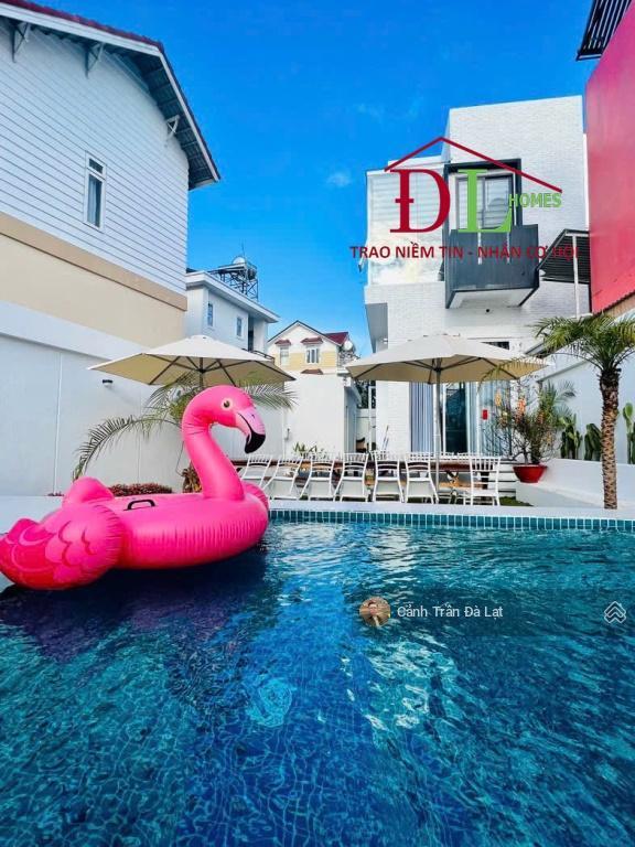 Biệt thự có hồ bơi, 5 phòng ngủ tại nam hồ. có thể vận hành ngay
