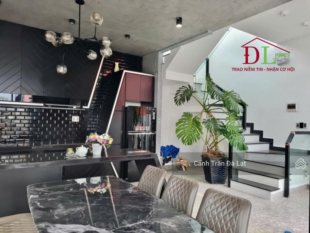 Biệt thự có hồ bơi, 5 phòng ngủ tại nam hồ. có thể vận hành ngay