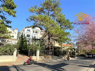 Bán khách sạn mặt tiền đường triệu việt vương  đà lạt. kết nối đi hồ tuyên lâm và vào trung tâm