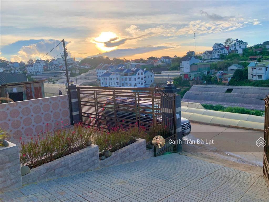 Villa mới vào vận hành ngay, với 272m có 5 phòng ngủ. lượng khách có sẵn khá đều.