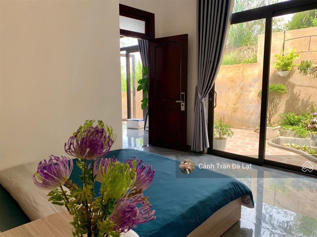 Villa mới vào vận hành ngay, với 272m có 5 phòng ngủ. lượng khách có sẵn khá đều.