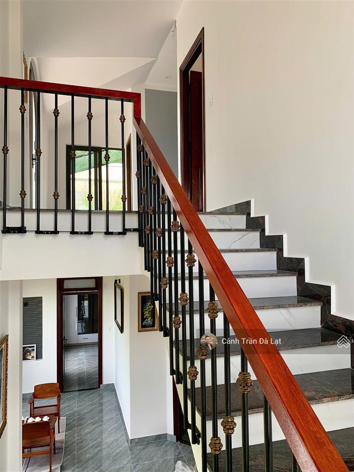 Villa mới vào vận hành ngay, với 272m có 5 phòng ngủ. lượng khách có sẵn khá đều.