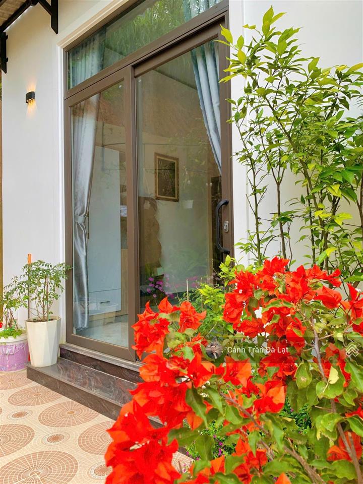 Villa mới vào vận hành ngay, với 272m có 5 phòng ngủ. lượng khách có sẵn khá đều.