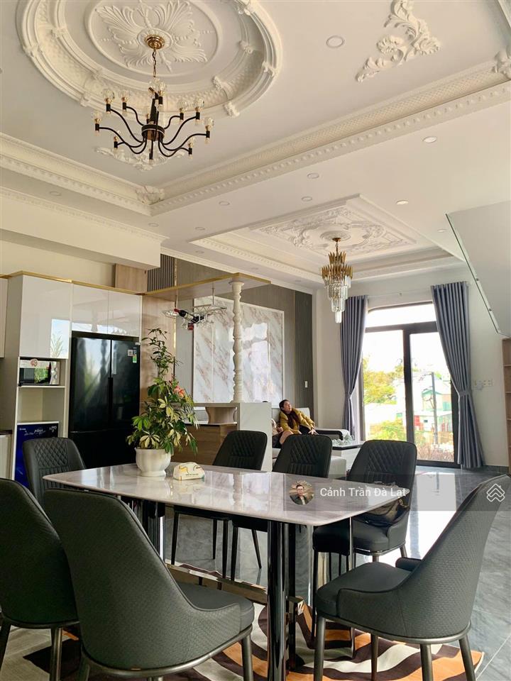 Villa mới vào vận hành ngay, với 272m có 5 phòng ngủ. lượng khách có sẵn khá đều.
