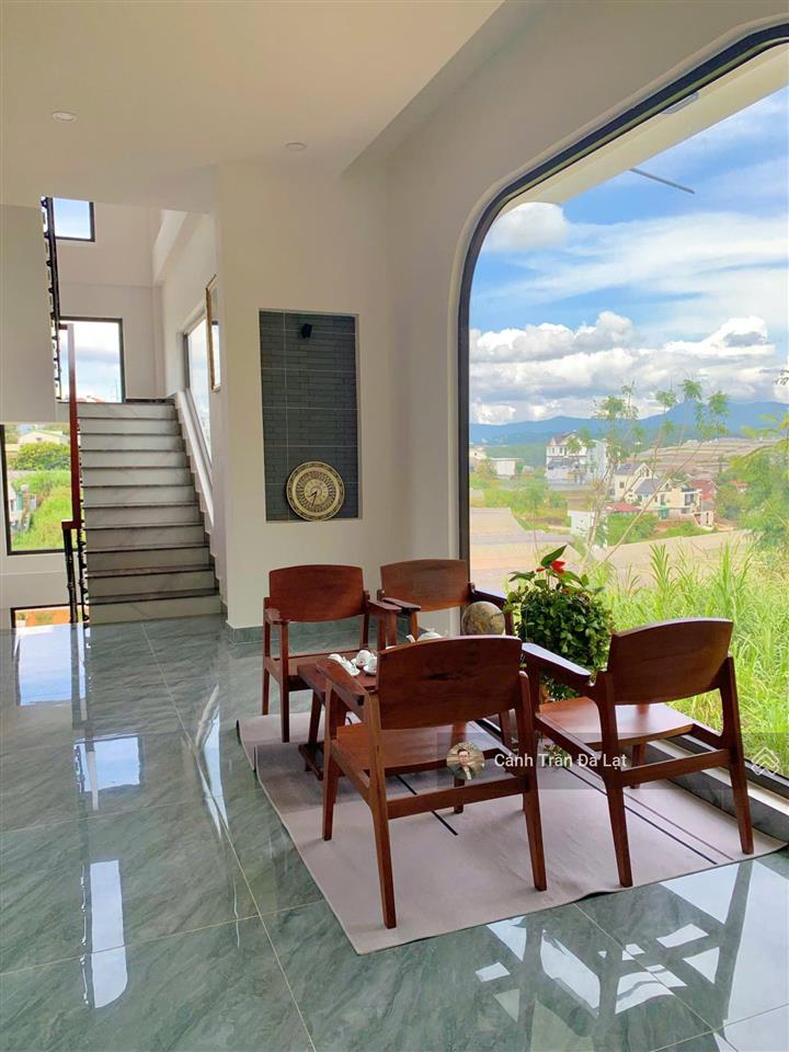 Villa mới vào vận hành ngay, với 272m có 5 phòng ngủ. lượng khách có sẵn khá đều.