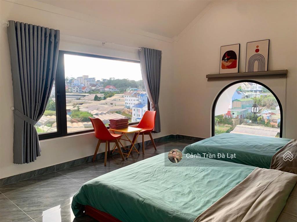 Villa mới vào vận hành ngay, với 272m có 5 phòng ngủ. lượng khách có sẵn khá đều.