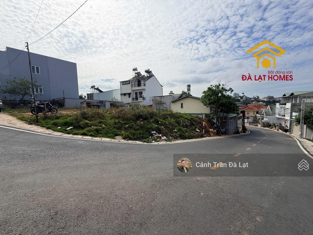 Lô góc 2 mặt tiền thoáng, có view. với dt 687,5m2  full đất ở