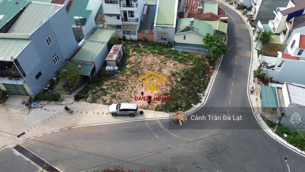 Lô góc 2 mặt tiền thoáng, có view. với dt 687,5m2  full đất ở