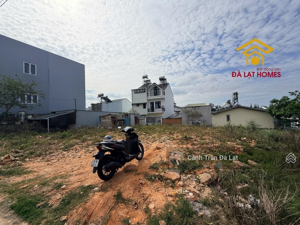 Lô góc 2 mặt tiền thoáng, có view. với dt 687,5m2  full đất ở