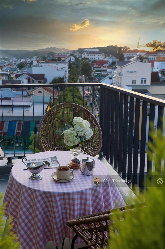 Bán khách sạn sang trọng mặt tiền hoàng diệu đà lạt. 23 phòng cao cấp, vị trí đắc địa