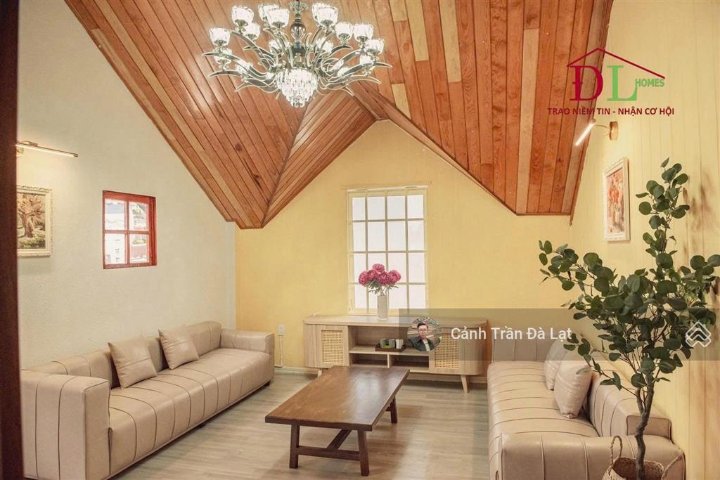 Biệt thự hoa đá, một trong những kiến trúc khá độc đáo. mặt tiền đường huyền trân