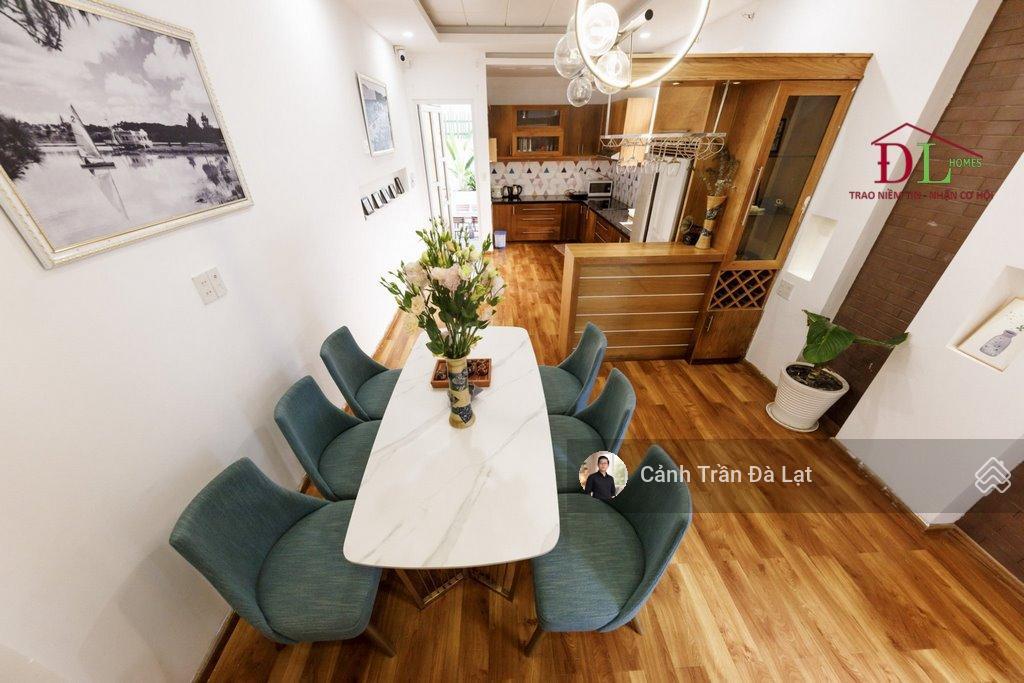 Villa hồ tùng mậu đà lạt đi bộ ra hồ xuân hương chỉ 3 phút. 138m2 giá 16 tỷ.