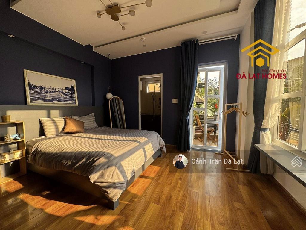 Villa hồ tùng mậu đà lạt đi bộ ra hồ xuân hương chỉ 3 phút. 138m2 giá 16 tỷ.