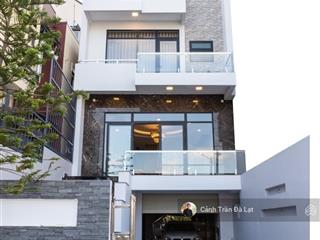 Bán khách sạn lê hồng phong đà lạt thiết kế đẹp, có thang máy. 13 phòng kinh doanh, đường nhựa 10m