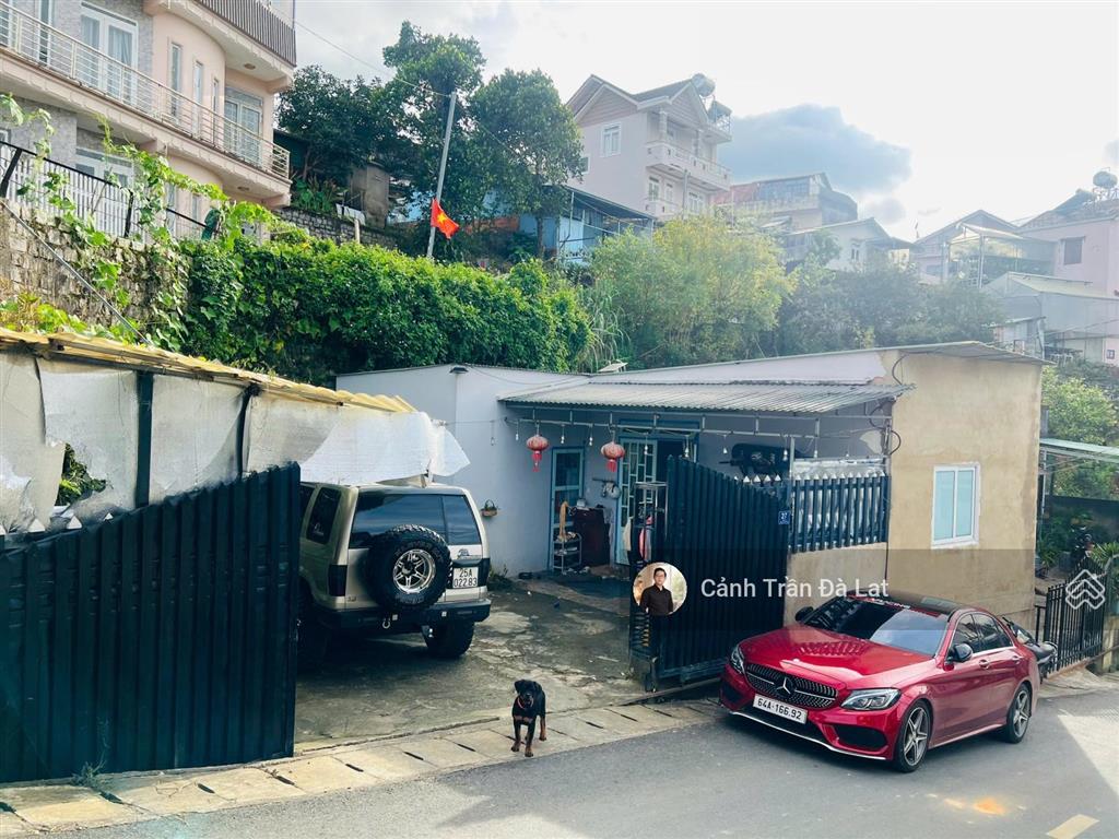 Lô đất mặt tiền đường, vị trí thoáng 3 mặt. ra hồ xuân hương, chợ đà lạt 2,5km