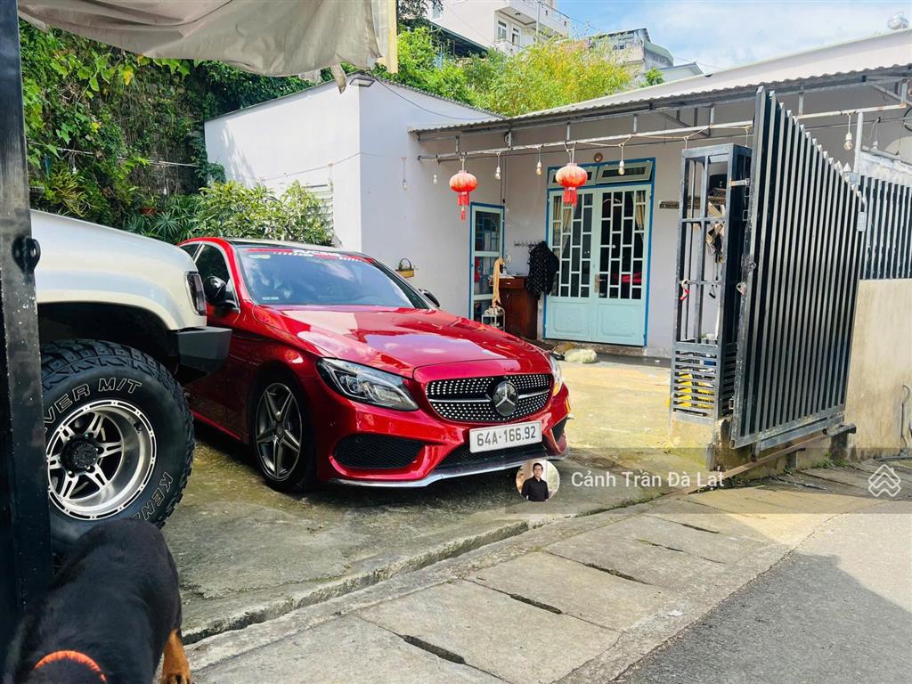 Lô đất mặt tiền đường, vị trí thoáng 3 mặt. ra hồ xuân hương, chợ đà lạt 2,5km