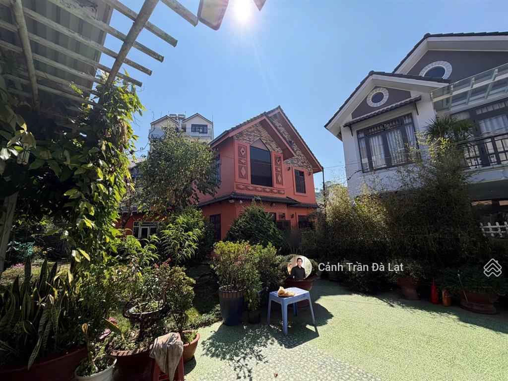 Bán căn biệt thự cổ điển hoài niệm đà lạt xưa, với tổng khuôn viên đất 631m2