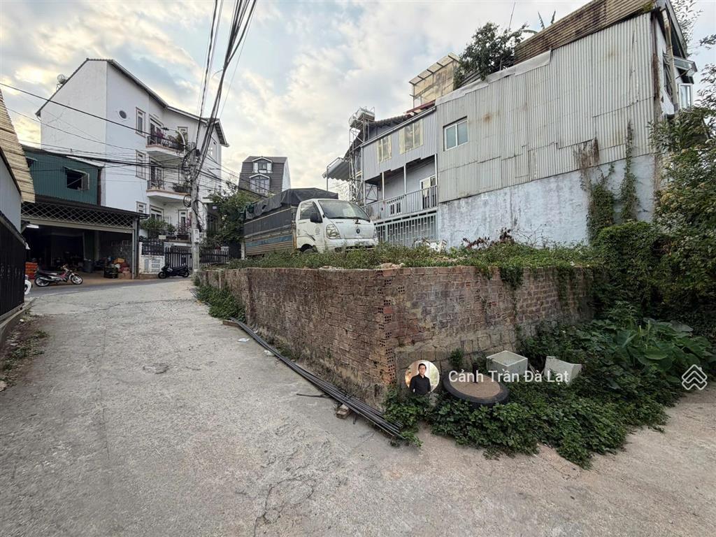Lô đất góc 3 mặt tiền thoáng tại phường 5. khu vực cận trung tâm, ra chợ đà lạt 2km