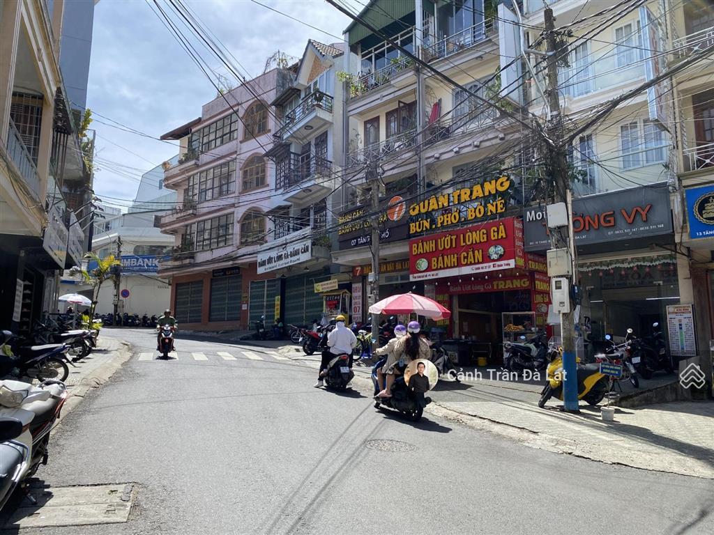 Hiếm nhà mặt tiền trương công định đà lạt lõi hòa bình hiếm. ngang 5,25m nở hậu 8,1m. giá 22,5 tỷ