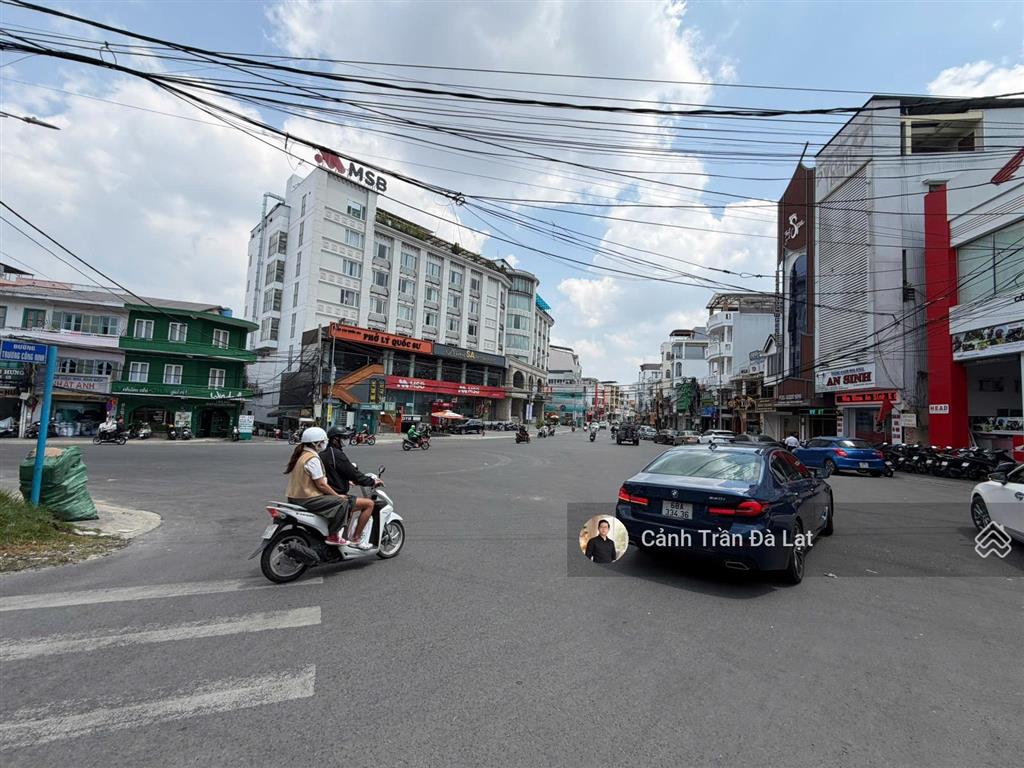 Hiếm nhà mặt tiền trương công định đà lạt lõi hòa bình hiếm. ngang 5,25m nở hậu 8,1m. giá 22,5 tỷ