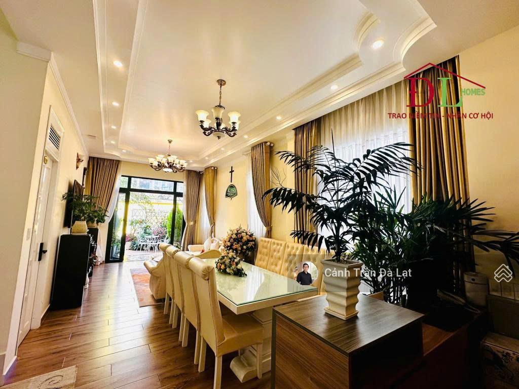 Bán căn villa 11 phòng rộng rãi, vị trí trung tâm, full nội thất vào vận hành ngay.
