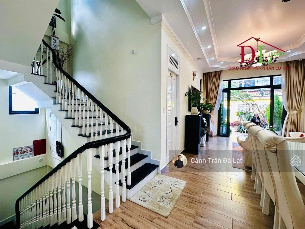 Bán căn villa 11 phòng rộng rãi, vị trí trung tâm, full nội thất vào vận hành ngay.