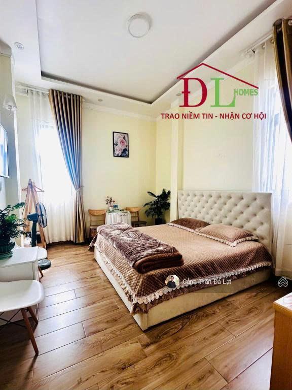 Bán căn villa 11 phòng rộng rãi, vị trí trung tâm, full nội thất vào vận hành ngay.