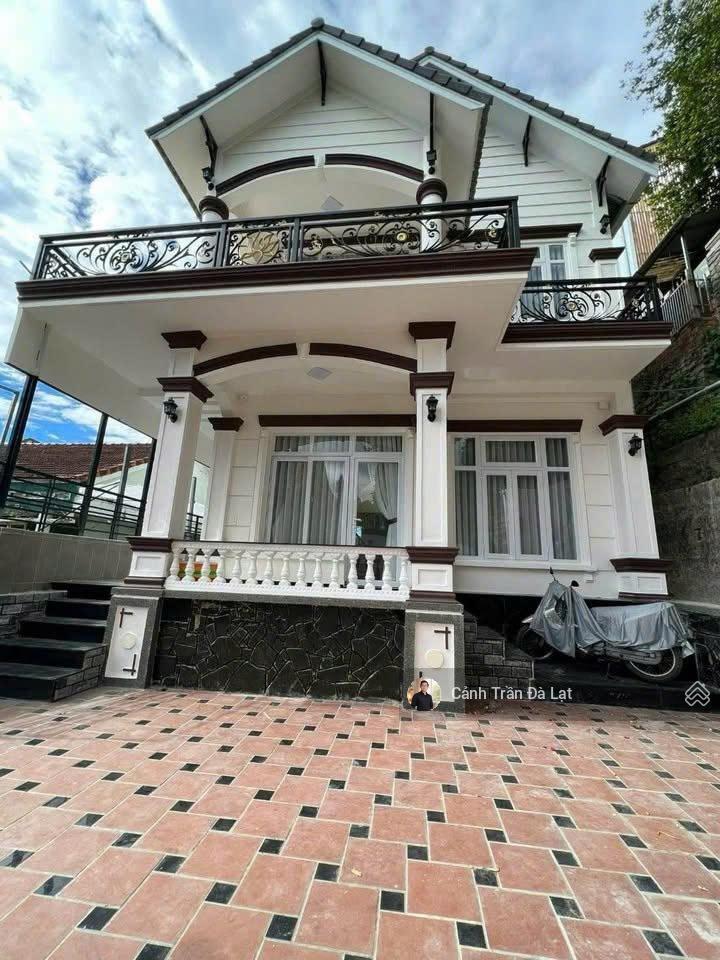 Giảm mạnh 12 tỷ còn 8 tỷ. bán gấp villa view đẹp yết kiêu, p.5, đà lạt