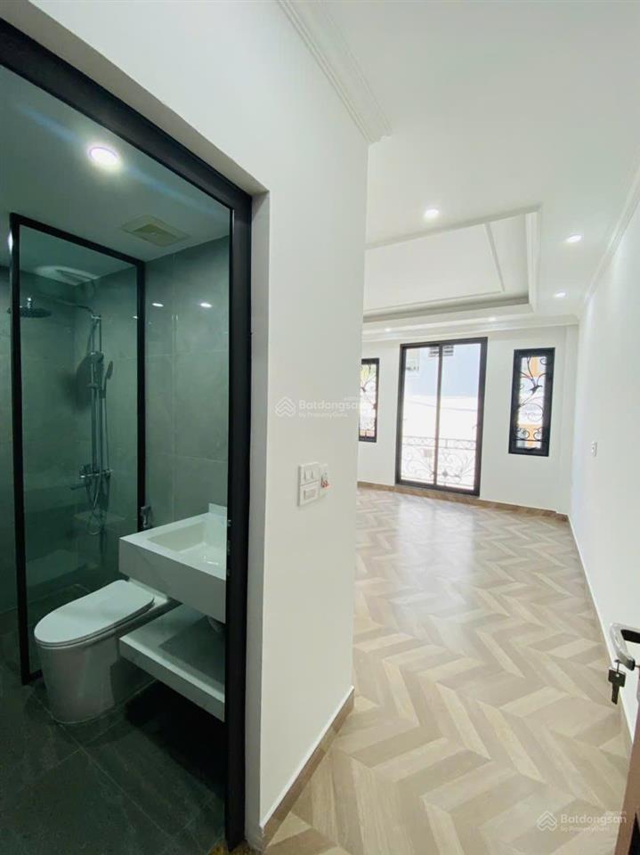 Bán nhà pl quân đội phố phùng chí kiên  hoàng quốc việt. 55m² x 8 tầng, thang máy, ô tô vào nhà