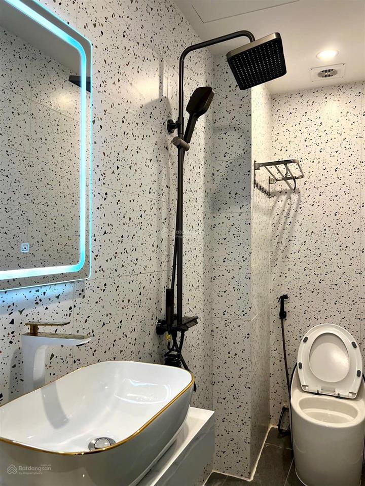 Bán nhà 6 tầng xây mới đường nguyễn ngọc vũ, hoàng ngân, trung hòa. ngõ thông ô tô tránh 30m
