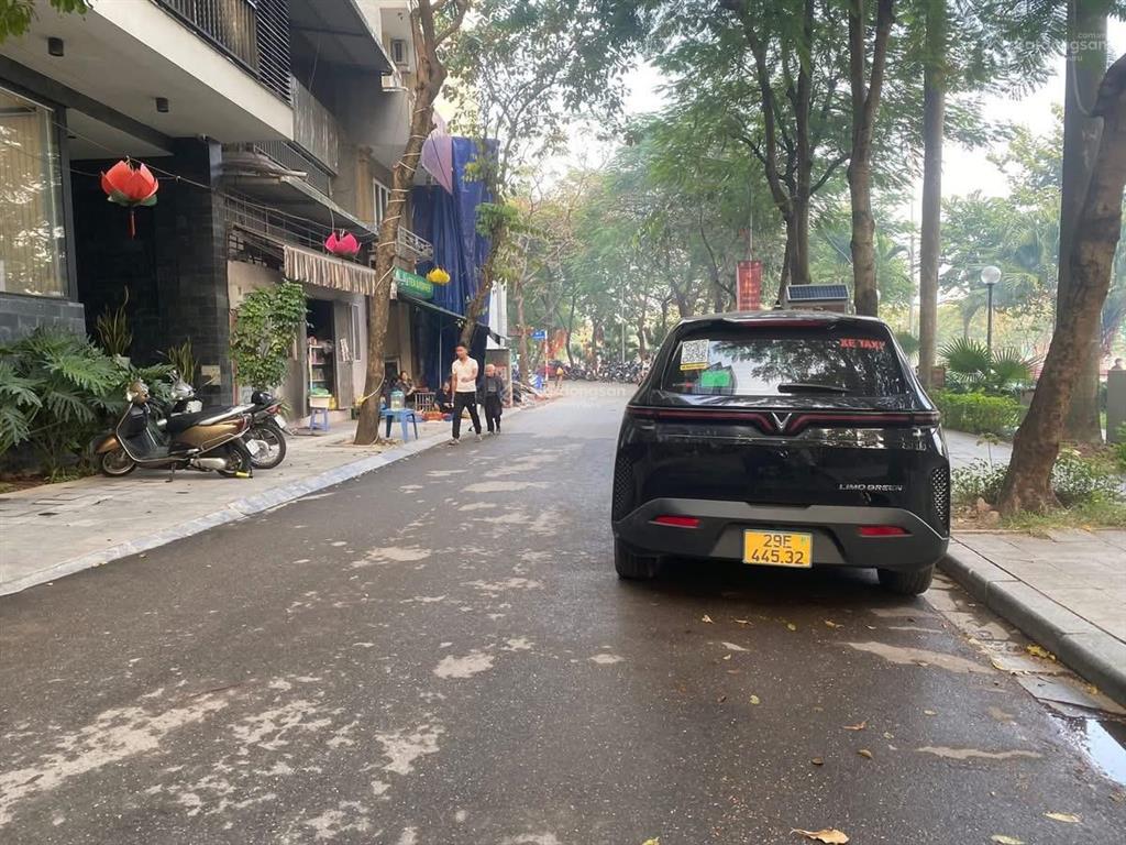 Quá hiếm, nhà phân lô nguyễn chánh, trần duy hưng. 60m2 x 5 tầng còn mới, vỉa hè, ô tô tránh.