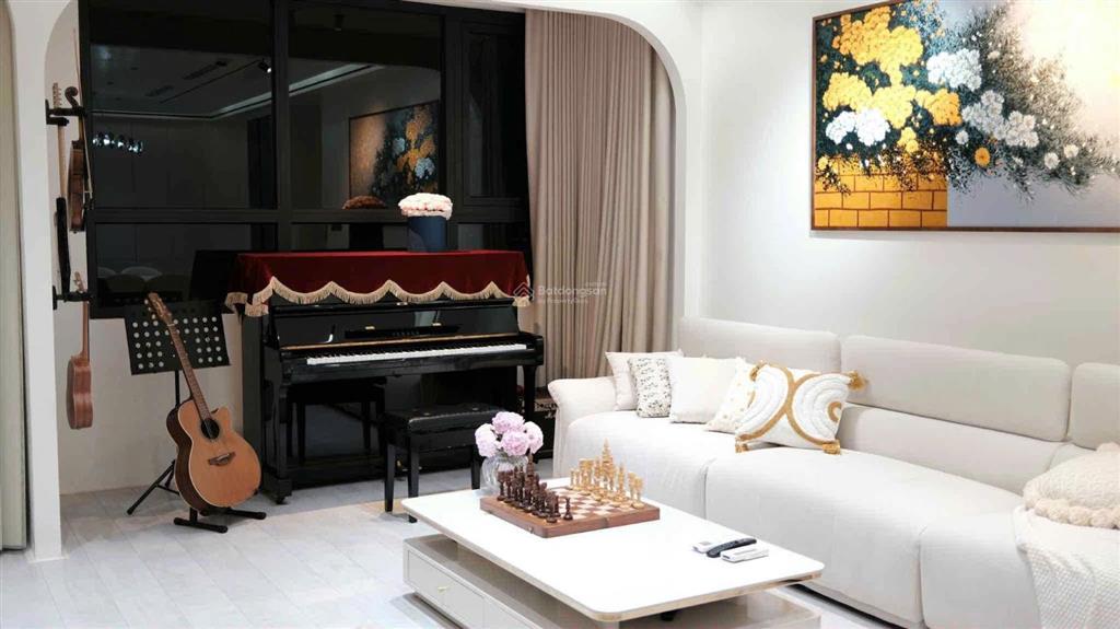 Giá tốt nhất chỉ 9,5 tỷ!sở hữu căn 2n2wc view hồ vinhomes skylake, dt 72m2,full nội thất, sẵn sổ