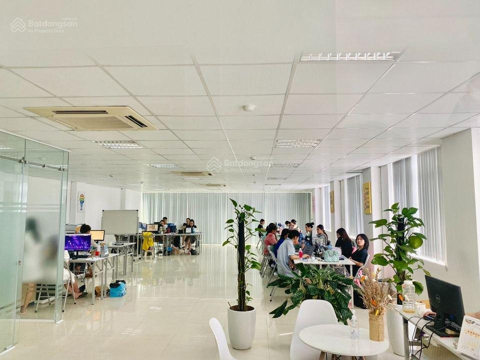Cho thuê văn phòng tại hoàng văn thái 120m2 nhà mới 100% siêu đẹp.