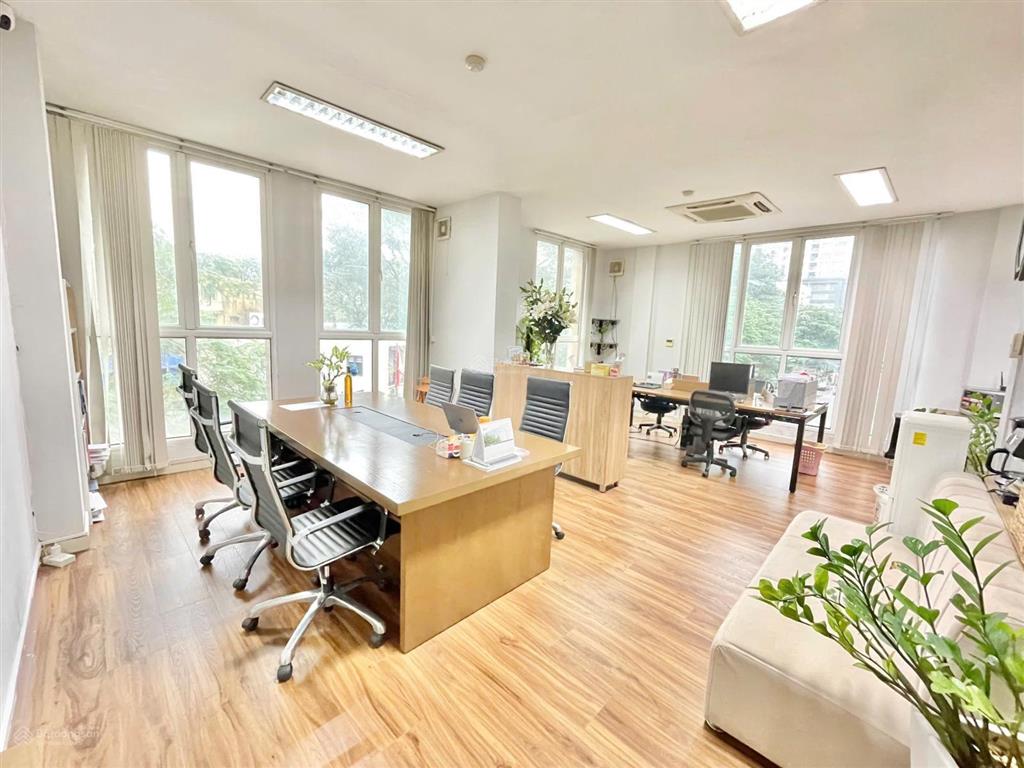 Cho thuê văn phòng tại hoàng văn thái 120m2 nhà mới 100% siêu đẹp.