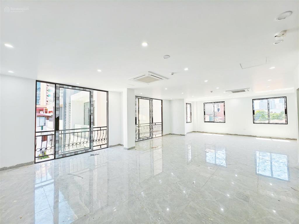Cho thuê văn phòng tại phố nguyên hồng sàn 65m² view cực đẹp giá tốt