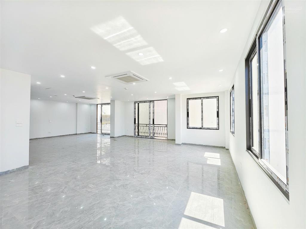 Cho thuê văn phòng tại phố nguyên hồng sàn 65m² view cực đẹp giá tốt