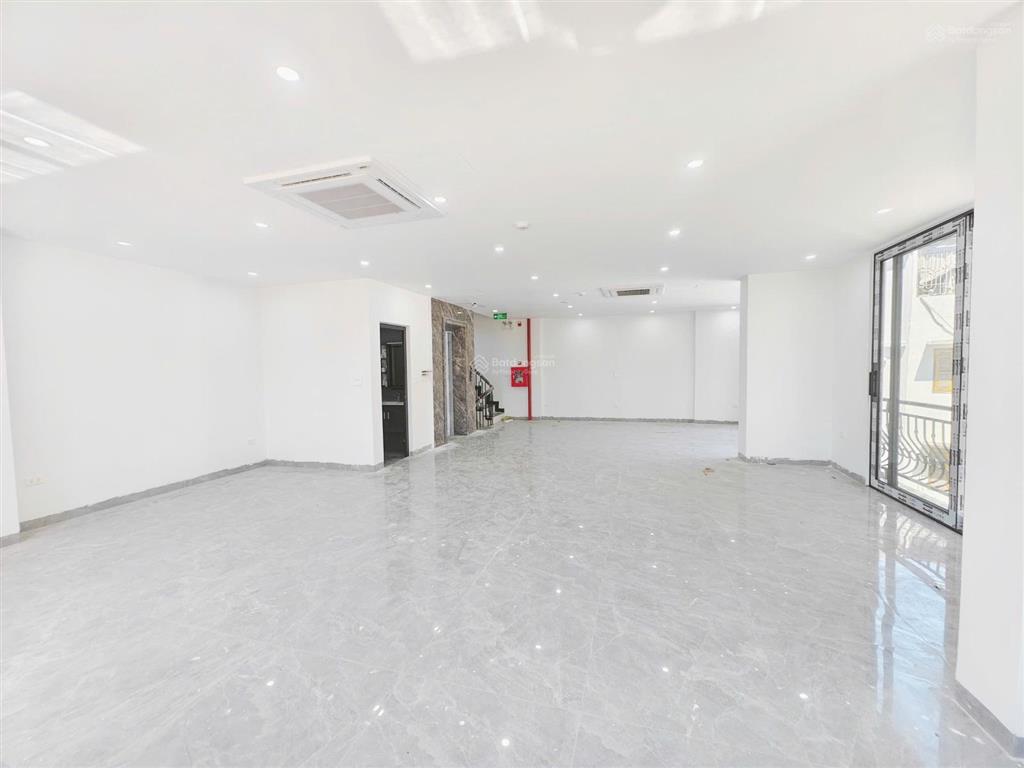 Cho thuê văn phòng tại phố nguyên hồng sàn 65m² view cực đẹp giá tốt