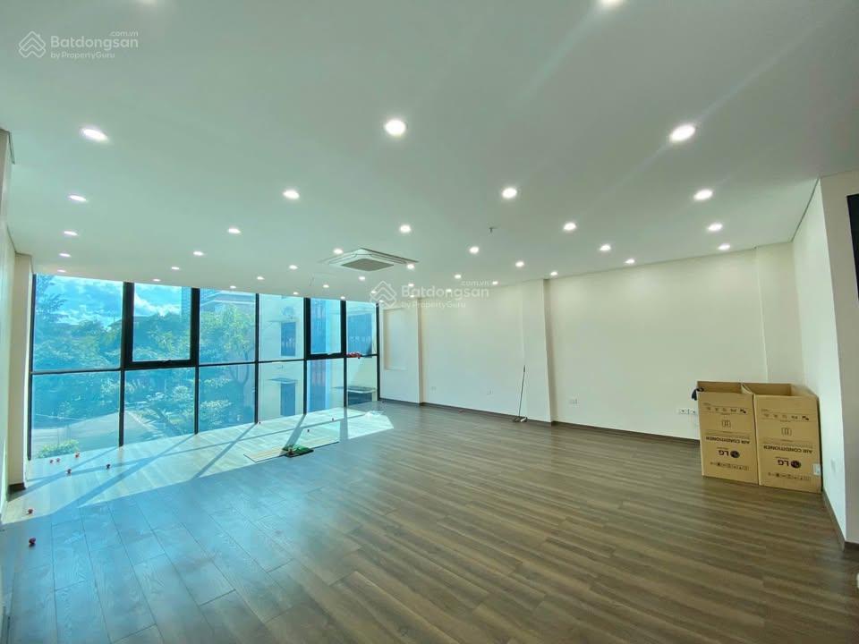 Cho thuê văn phòng tại lê văn lương sàn 65m2 ô tô đỗ cửa, tòa vp chuyên nghiệp