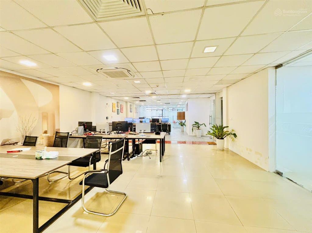 Cho thuê sàn văn phòng mặt phố vương thừa vũ  thanh xuân 200m vị trí đắc địa, siêu mới đẹp