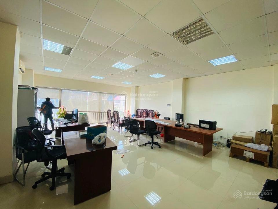 Văn phòng mới tinh, cực đẹp tại hoàng cầu, 50m2, giá tốt chỉ từ 10 triệu/tháng