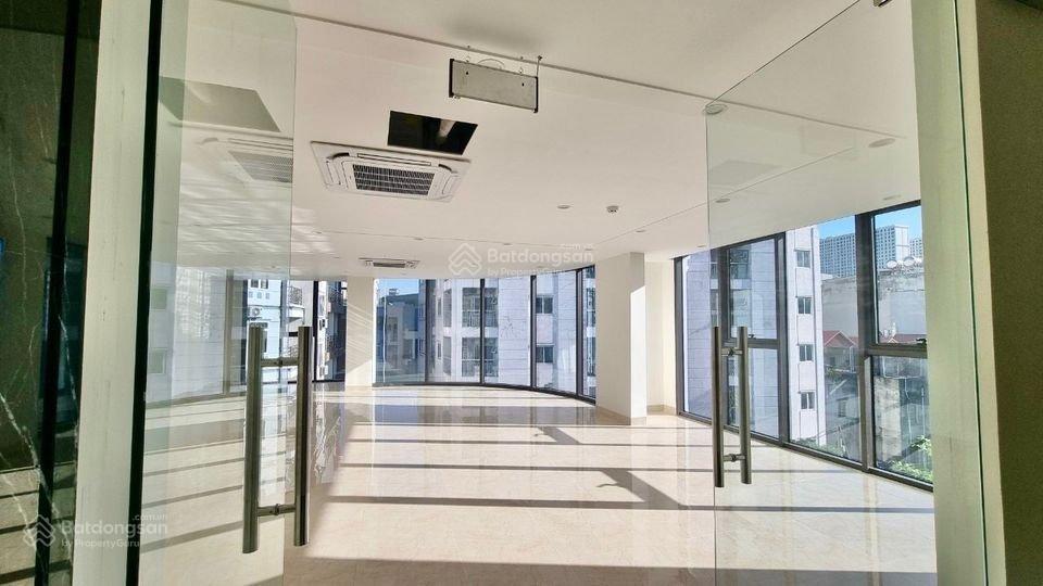 Cho thuê vp tại phố yên lãng sàn 100m2 siêu đẹp nhà mới, có hầm để được nhiều xe