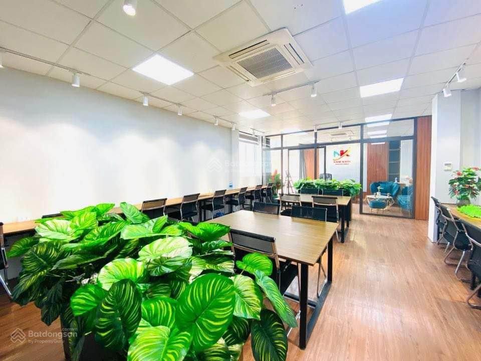 Cho thuê văn phòng tại trần quang diệu | 75m² | full kính, đỗ xe rộng  nhà full kính