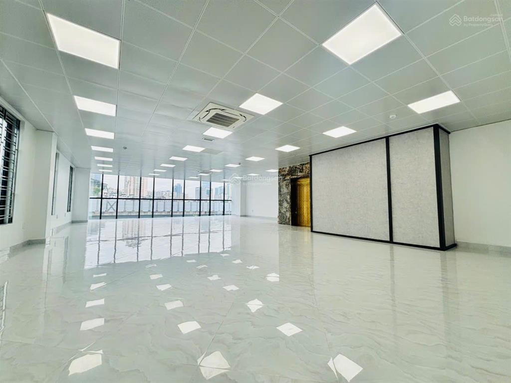 Cho thuê văn phòng tại phố văn cao sàn 130m2 giá siêu rẻ nhà mới xây view cực đẹp