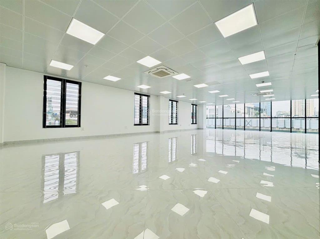 Cho thuê văn phòng tại phố văn cao sàn 130m2 giá siêu rẻ nhà mới xây view cực đẹp