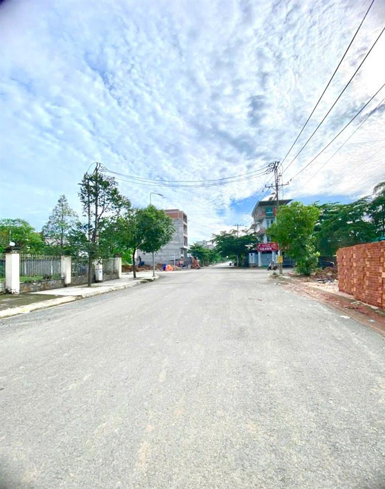 Lãi ngân hàng tăng. chủ ngộp cần bán gấp nền đất 105m2 đs 10a khu dân cư tân đô. sổ hồng riêng